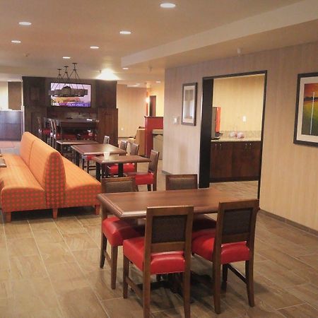 Inn At Hunters Run Watford City Экстерьер фото