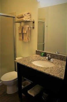 Inn At Hunters Run Watford City Экстерьер фото