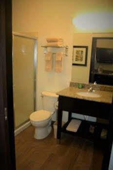 Inn At Hunters Run Watford City Экстерьер фото